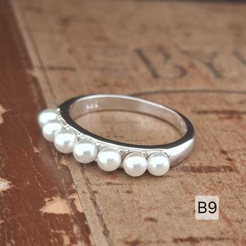 Pearl Ring Size N/7
R350.00